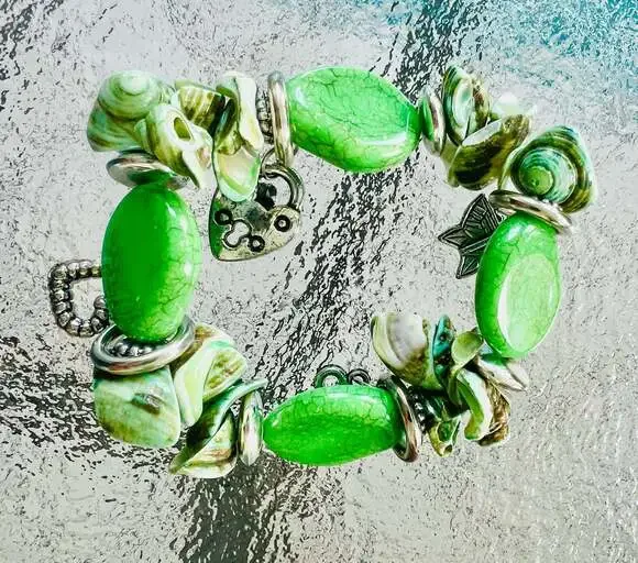 Set of Four Pristine Vintage 7" Coastal Bohemian Beach Style Stretchy Bracelets - Picture 6 of 6